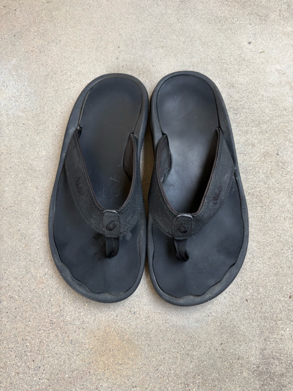 OluKai Ohana Men's 10 Black Flip Flop Slip On Thong Sandals Comfort Casual Shoes
